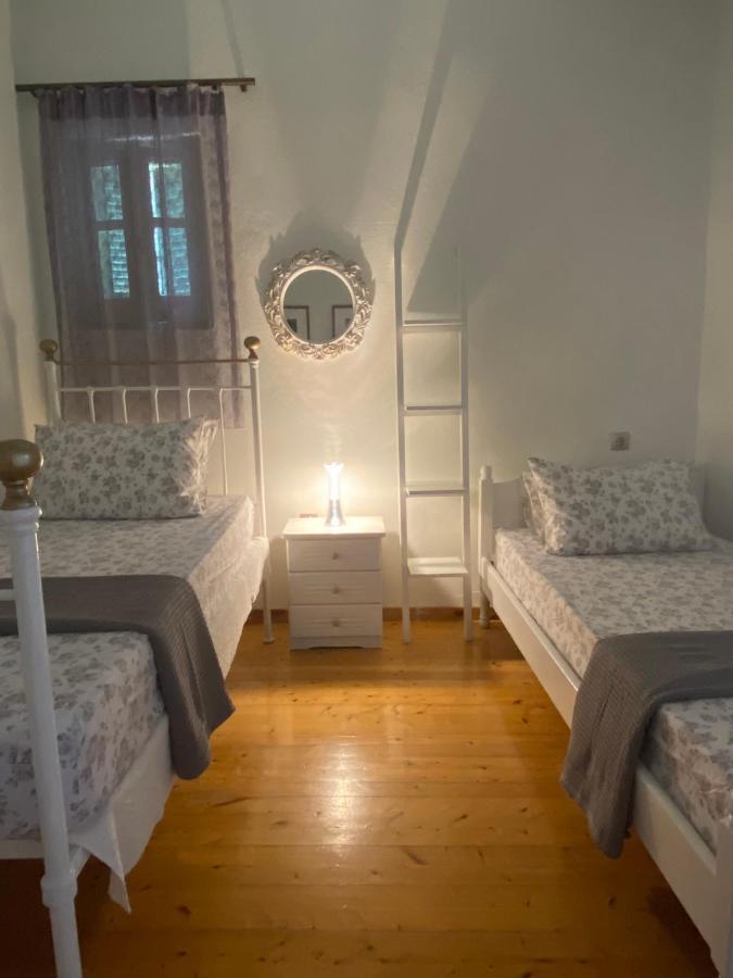 Siora Nina Charming Stone House Near Agios Gordios Villa Sinarades Exterior photo